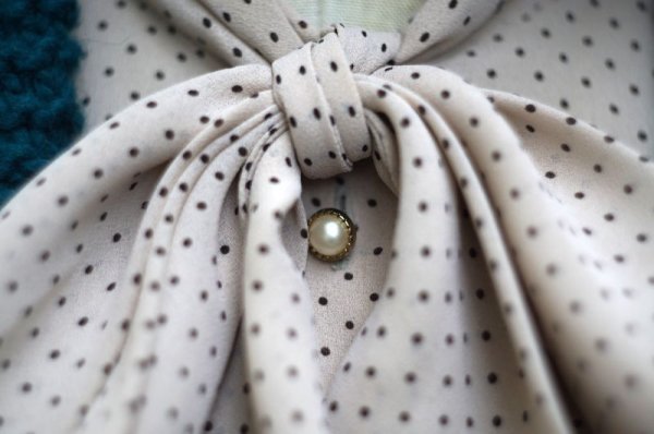 画像6: ドット柄 ベージュ×黒 長袖 ブラウス ボウタイカラー リボンタイ [18077]