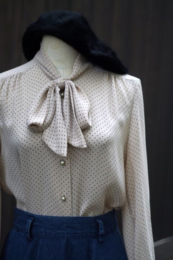 画像4: ドット柄 ベージュ×黒 長袖 ブラウス ボウタイカラー リボンタイ [18077]