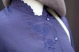 画像7: ドット地 ネイビー 長袖 ブラウス 雲形スタンドカラー 刺繍 お花モチーフ アシンメトリー [18134]