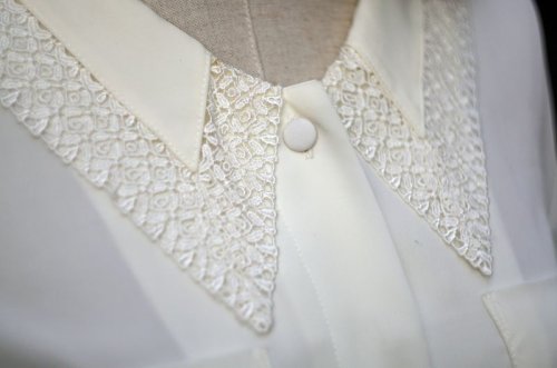 他の写真1: 無地 白 長袖 ブラウス バリモアレースカラー ポケット[18110]