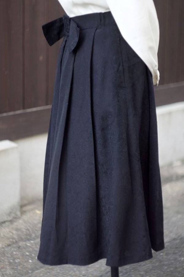 画像2: ペイズリー模様 黒 プリーツスカート リボン w70cm[18120]