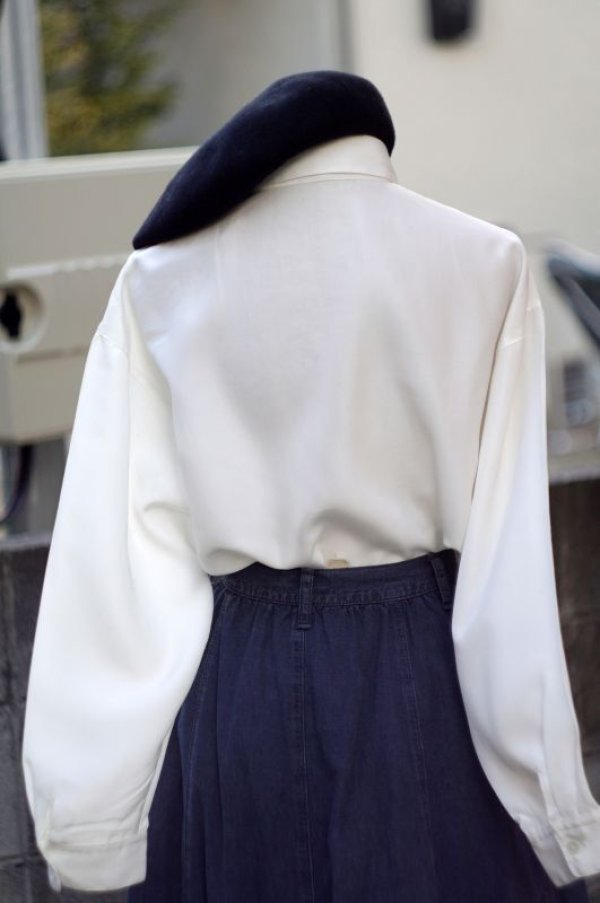 画像6: 無地 白 長袖 ブラウス ラウンドカラー 比翼 ポケット風[18156]