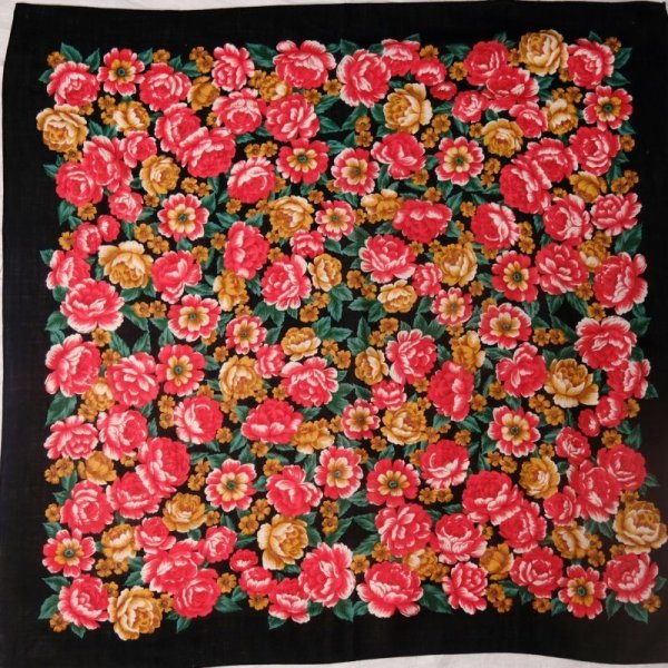 画像1: 花柄 黒×赤系 ウール100% スカーフ 104cm四方 [18224]
