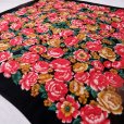 画像4: 花柄 黒×赤系 ウール100% スカーフ 104cm四方 [18224] (4)