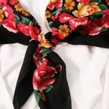 他の写真2: 花柄 黒×赤系 ウール100% スカーフ 104cm四方 [18224]