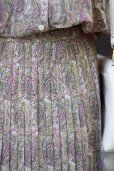 画像11: ペイズリー柄 緑×ピンク 長袖 セットアップ プリーツスカート レギュラーカラー リボン[18176]