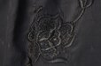 画像8: ドット柄 黒 ブラウス 長袖 ボウタイカラー 刺繍 お花モチーフ[18291]