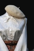 画像1: 無地 白 ブラウス 長袖 スカーフカラー 刺繍 スカラップ[18289] (1)