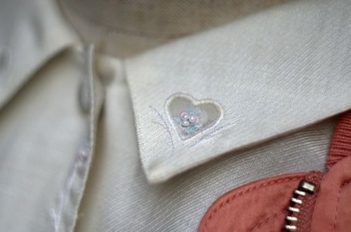 他の写真2: 無地 白 ブラウス 長袖 レギュラーカラー 刺繍 お花モチーフ ビーズ[18303]