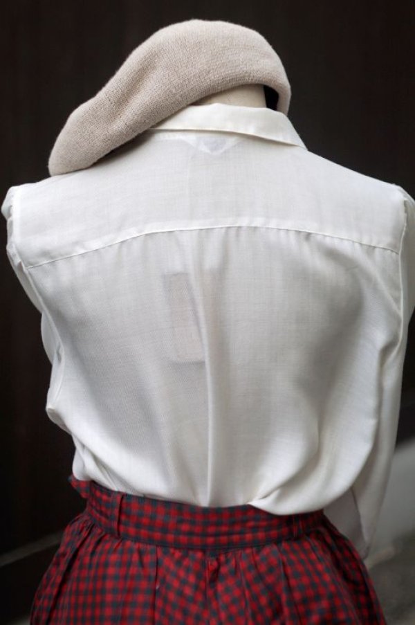 画像4: 無地 白 ブラウス 長袖 レギュラーカラー 刺繍 お花モチーフ ビーズ[18303]