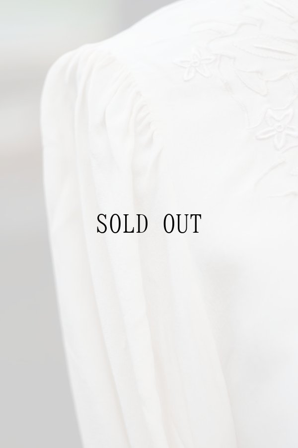 画像7: 無地 白 シルク ブラウス 長袖 ノーカラー スワトウ刺繍[18403]