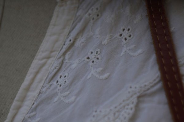 画像10: 無地 白 ブラウス 長袖 オープンカラー 刺繍[18421]