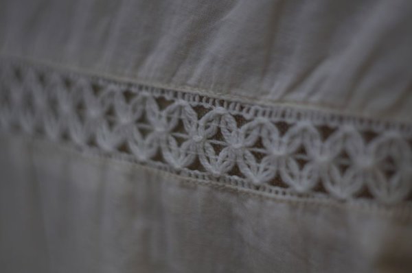 画像8: 無地 白 ブラウス 長袖 オープンカラー 刺繍[18421]