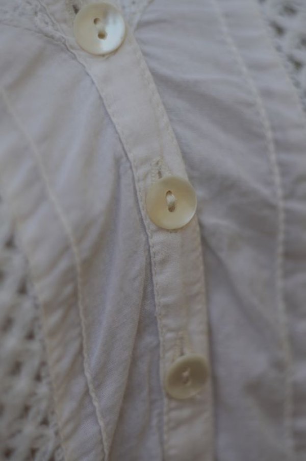 画像7: 無地 白 ブラウス 長袖 オープンカラー 刺繍[18421]