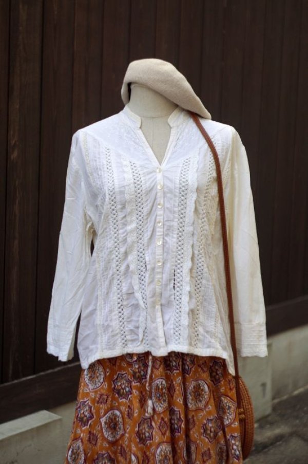 画像6: 無地 白 ブラウス 長袖 オープンカラー 刺繍[18421]