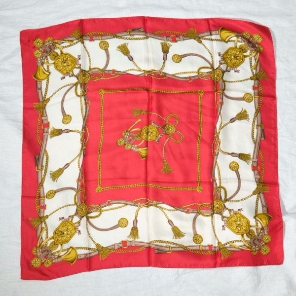画像1: 馬具模様 赤×白 シルク スカーフ 79cm四方 [18427]