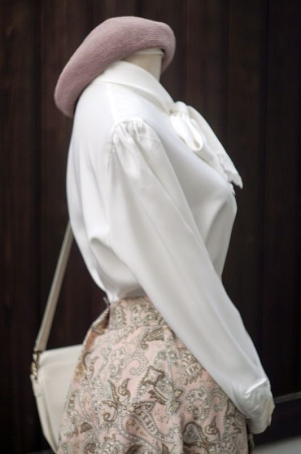 画像4: 無地 白 ブラウス 長袖 ボウタイカラー レース ピンタック[18441]