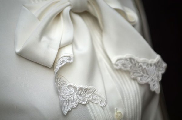 画像7: 無地 白 ブラウス 長袖 ボウタイカラー レース ピンタック[18441]