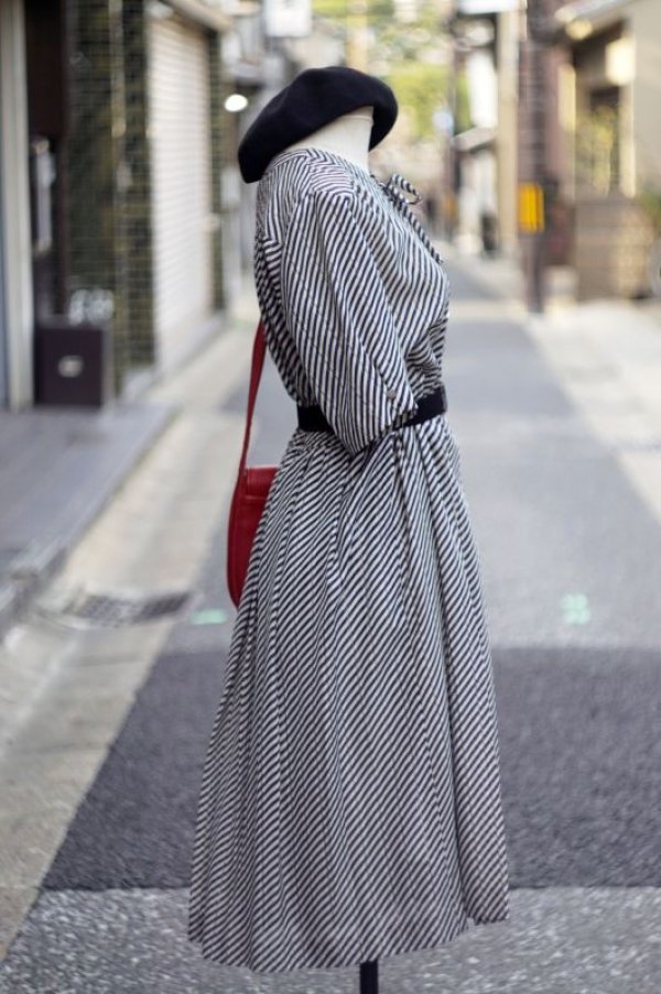 画像3: 斜めストライプ柄 ネイビー×白 半袖 レトロワンピース ボウタイ[18460]