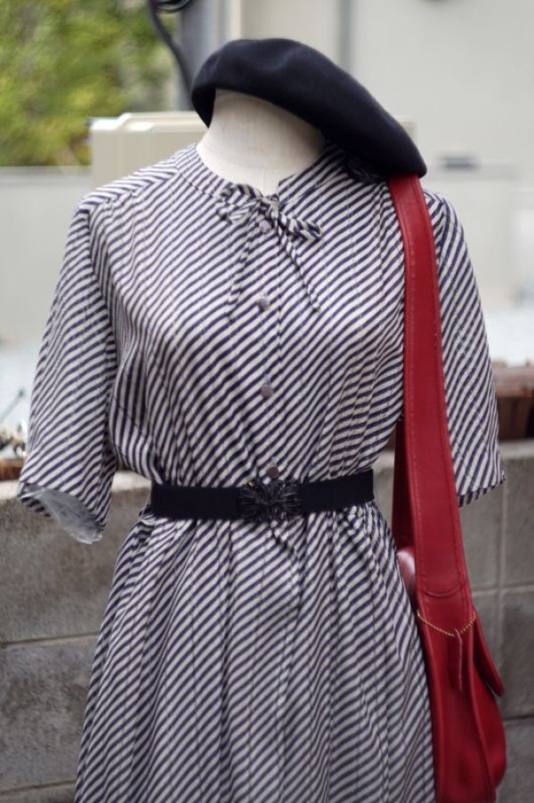 画像7: 斜めストライプ柄 ネイビー×白 半袖 レトロワンピース ボウタイ[18460]