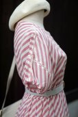 画像3: ストライプ柄 ピンク×ホワイト 半袖 ノーカラー ドルマンスリーブ レトロワンピース ウエストゴム プリーツスカート[15392]