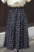 画像2: 花柄 黒×白 フレア スカート w/62cm[18505] (2)