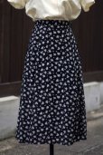 画像1: 花柄 黒×白 フレア スカート w/62cm[18505] (1)