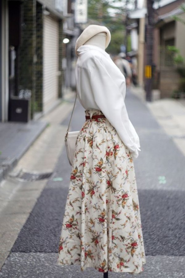 画像2: 花柄 白系 フレア スカート w/68cm[18506]