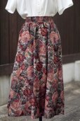画像1: 花柄 赤×緑 フレア スカート ゴブラン調 w/64cm[18532] (1)