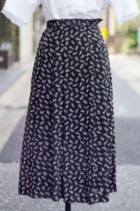 花柄 黒×白 フレア スカート w/69cm[18577]