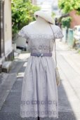 画像2: ”LAURA ASHLEY”無地 グレー コットン 半袖  レトロワンピース Vネック 刺繍 レース[18601] (2)