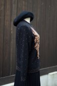 画像4: 花柄 黒 ニット カーディガン クルーネック ビーズ 刺繍 前開き[19132]