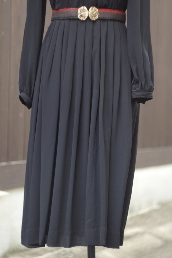 画像11: 無地 黒 長袖 レトロワンピース クルーネック[19171]