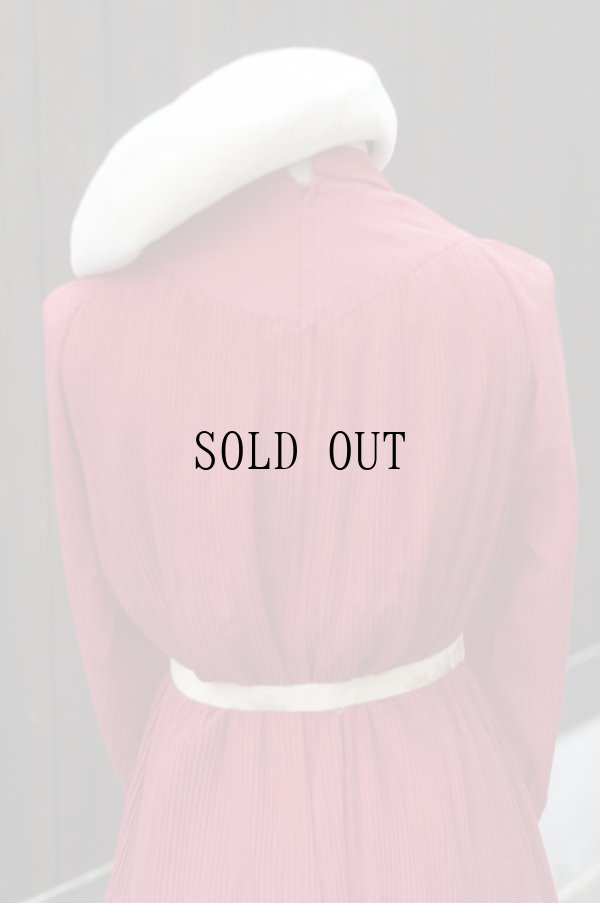 画像6: "マリーヌ" 小花柄 赤系 長袖 レトロワンピース ボウタイカラー ラグラン袖 プリーツ [19345]