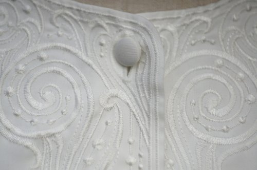 他の写真1: "Tokyo blouse" 白 長袖 ブラウス ノーカラー 刺繍[19419]