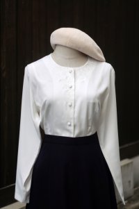 "Tokyo blouse" 白 長袖 ブラウス ノーカラー 刺繍[19419]