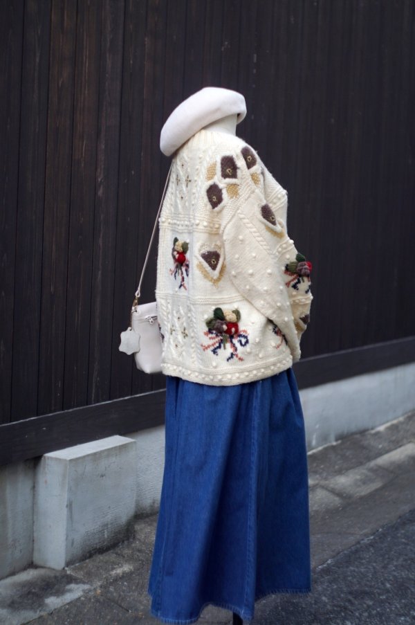 画像10: "Grandpa's Present" 白 ブーケ模様 ニット セーター クルーネック[19540]