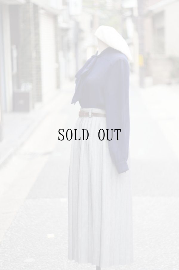 画像8: ネイビー 長袖 ブラウス ボウタイカラー ピンタック[19567]