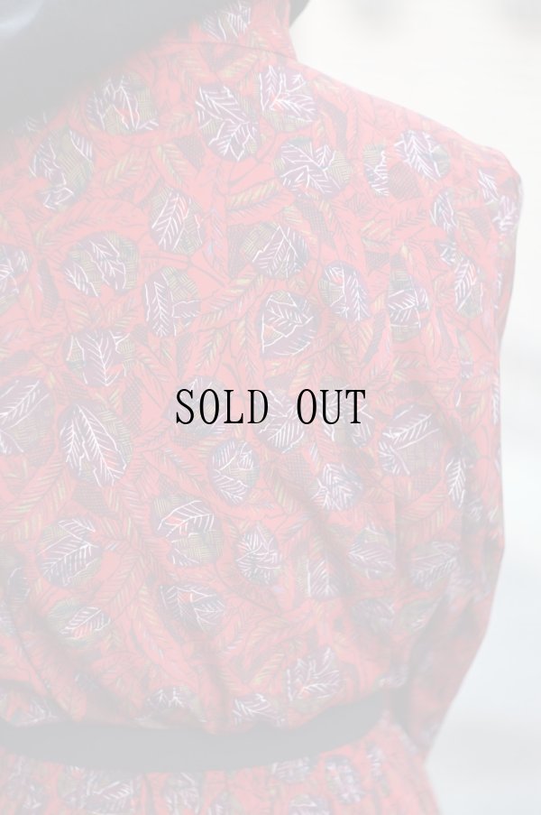 画像9: "World" 赤 リーフ柄 長袖 レトロワンピース マオカラー[19576]