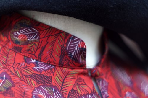 他の写真1: "World" 赤 リーフ柄 長袖 レトロワンピース マオカラー[19576]