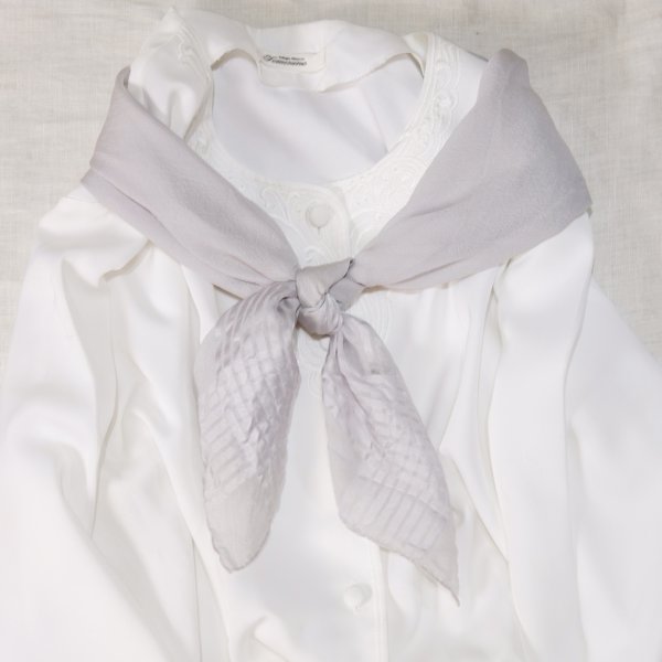 画像6: ストライプ柄 グレー系 シルク スカーフ 79cm×79cm[19637]