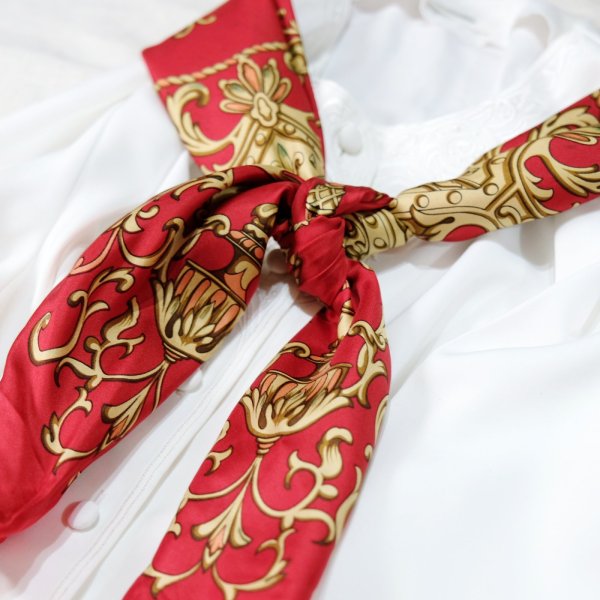 画像7: 装飾 絵模様 赤系 シルク スカーフ 90cm×90cm[19645]