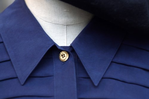 他の写真1: "Loris azzaro" ネイビー 長袖 ブラウス レギュラーカラー プリーツ[19653]