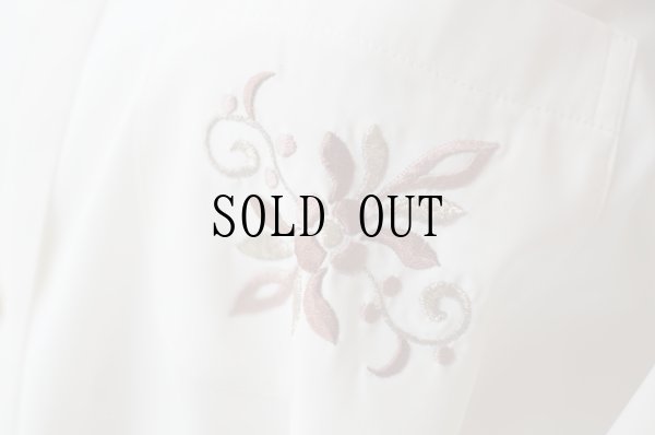 画像4: "Crowd bor"  白 長袖 ブラウス 丸襟 お花刺繍 胸ポケット[19692]