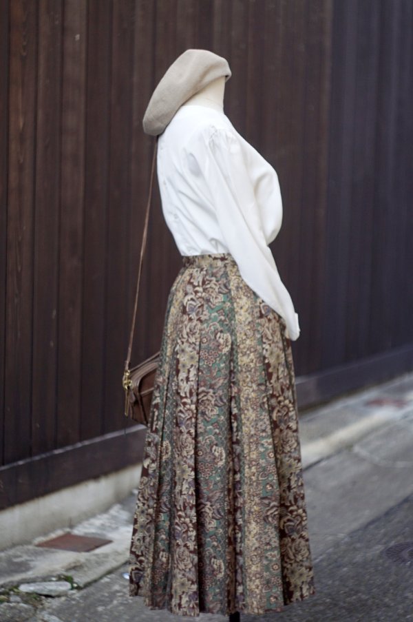 画像7: 無地 白 ブラウス 長袖 ノーカラー 装飾 刺繍[14278]