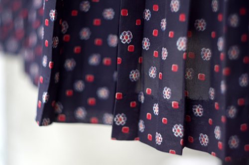 他の写真1: エスニック 花柄 黒×赤  スカート プリーツ/ｗ61cm[14292]