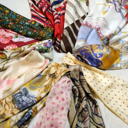 他の写真1: ドット柄 アイボリー×ラベンダー シルク スカーフ 88cm×88cm[19754]