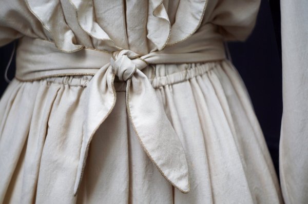 画像8: 無地 ベージュ シルク×ウール 長袖 レトロワンピース フリル ノーカラー[19777]