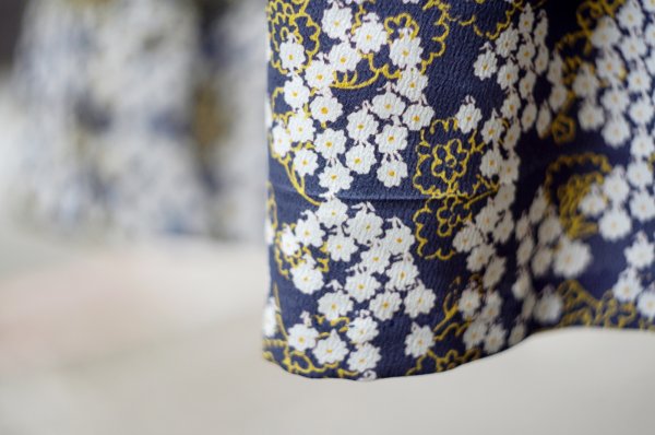 画像7: 花柄 グレー×白 長袖 レトロワンピース Vネック[19792]