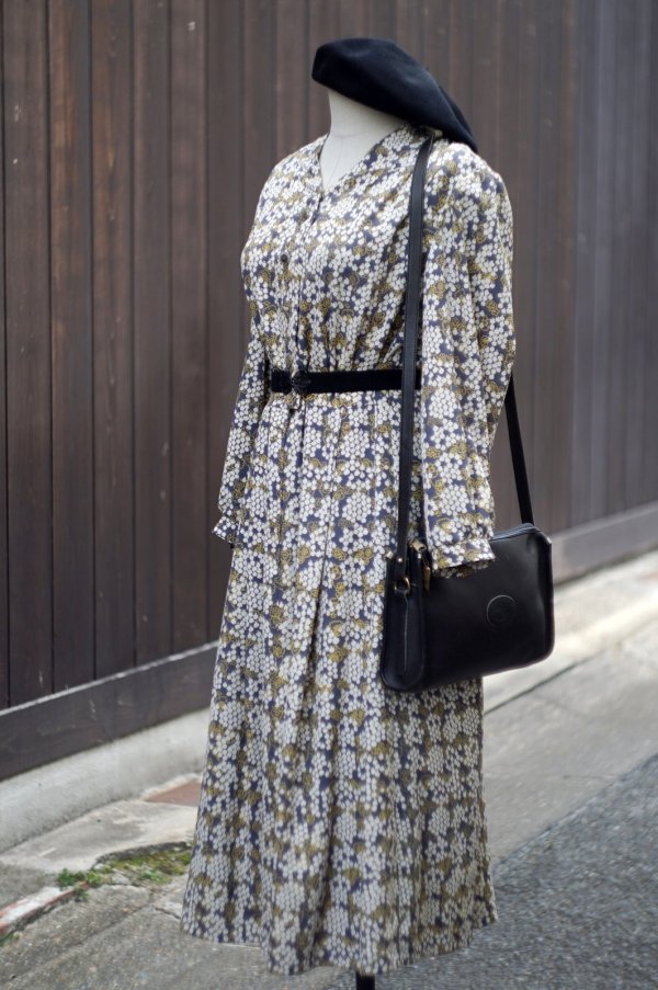 画像9: 花柄 グレー×白 長袖 レトロワンピース Vネック[19792]